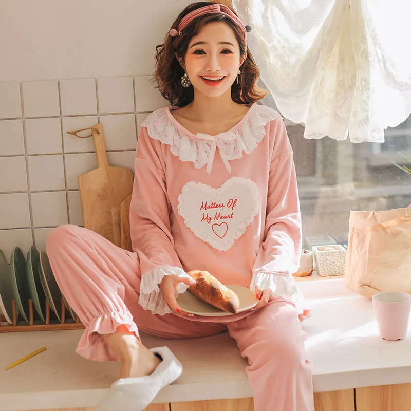 Island Velvet Pajamas Women's Princess Style Autumn And Winter Warm Solid Color Lace Peach Heart Home Wear Thin Coral Velvet Set
Island Velvet Pajamas Women's Princess Style Autumn And Winter Warm Solid Color Lace Peach Heart Home Wear Thin Coral Velvet Set
