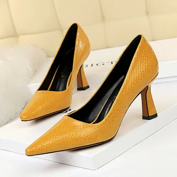 High-heeled shoes fashion sexy square heel high heel shallow mouth pointed snake single shoes women's high heels
High-heeled shoes fashion sexy square heel high heel shallow mouth pointed snake single shoes women's high heels
