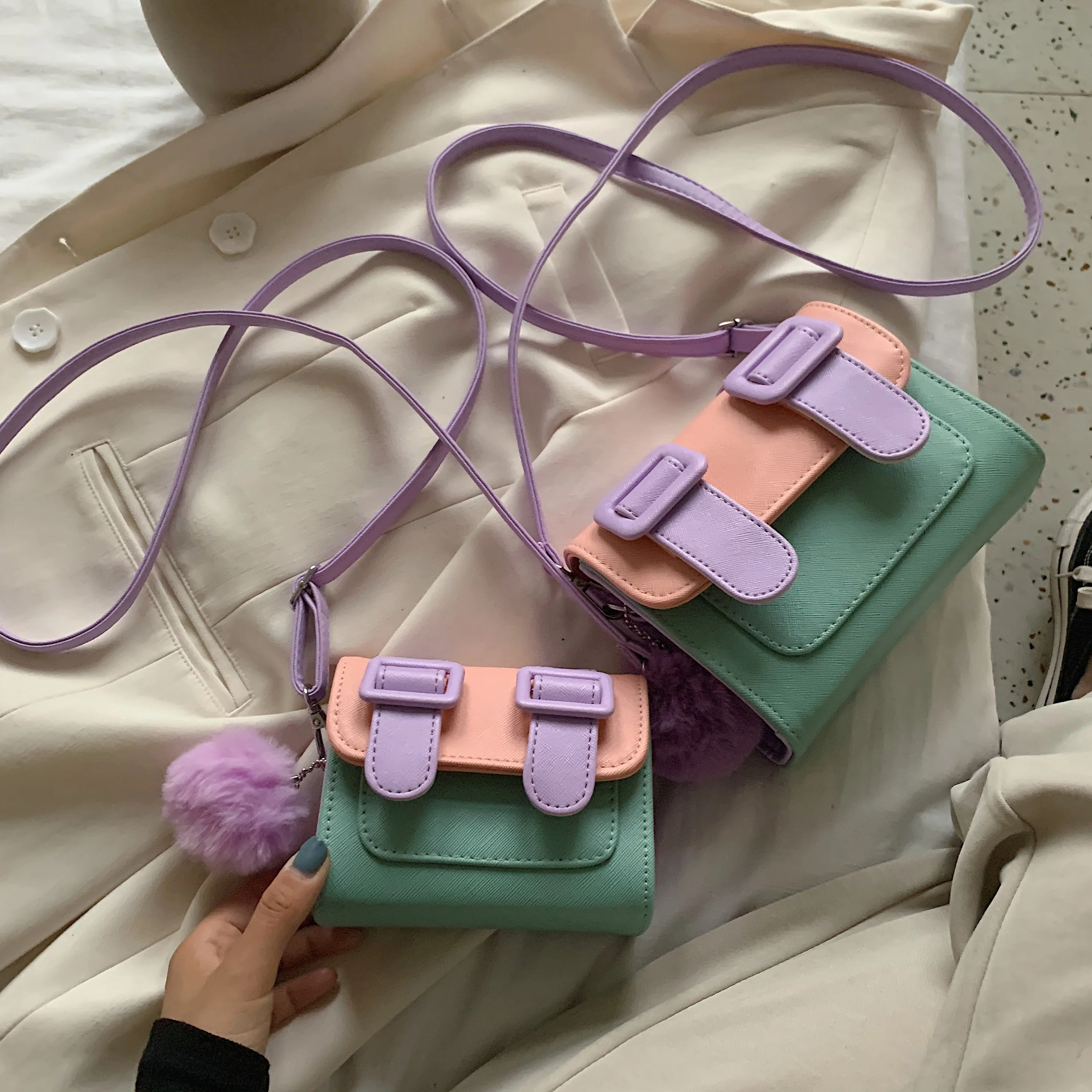 Contrast Color Mini PU Leather Crossbody Bags For Women 2020 New Summer Shoulder Handbags Female Cross Body Bag With Hair Ball
Contrast Color Mini PU Leather Crossbody Bags For Women 2020 New Summer Shoulder Handbags Female Cross Body Bag With Hair Ball