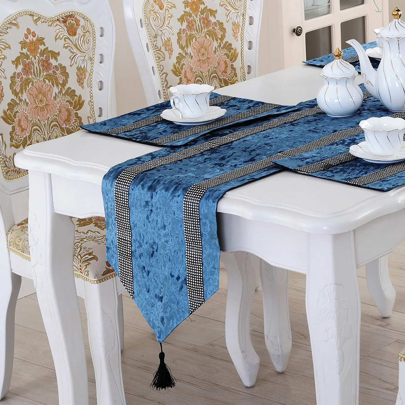 Simple and Luxurious Table Flag Set Diamond Stripe Fashion Tea Table Cloth Tablecloth Table Flag Bed End Towel
Simple and Luxurious Table Flag Set Diamond Stripe Fashion Tea Table Cloth Tablecloth Table Flag Bed End Towel