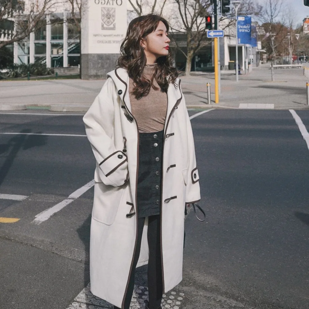 Photo Shoot INS Western Style by Age Toggle Overcoat Milky White Contrast Color Binding Hooded over-the-Knee Wool Woolen Jacket
Photo Shoot INS Western Style by Age Toggle Overcoat Milky White Contrast Color Binding Hooded over-the-Knee Wool Woolen Jacket