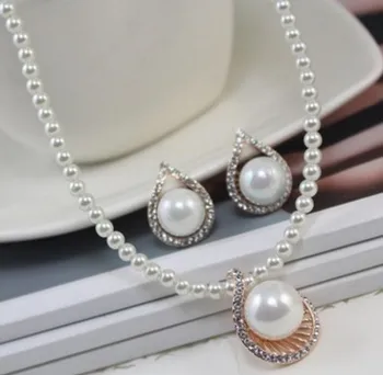 high quality 2set/lotsl crystal diamond pearl wedding bride necklace earings set up-market gift free shipping 52b
high quality 2set/lotsl crystal diamond pearl wedding bride necklace earings set up-market gift free shipping 52b