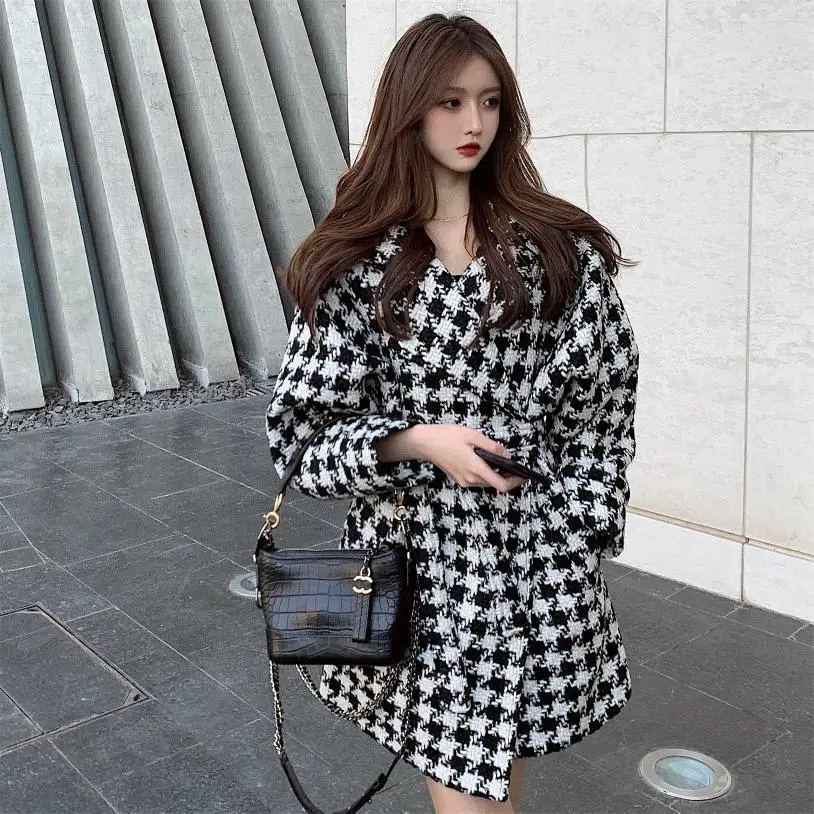 Autumn And Winter Fashion Plaid Lace Knitted Woolen Coat Lapel Long Sleeve Windbreaker Jacket Jacket 
Autumn And Winter Fashion Plaid Lace Knitted Woolen Coat Lapel Long Sleeve Windbreaker Jacket Jacket