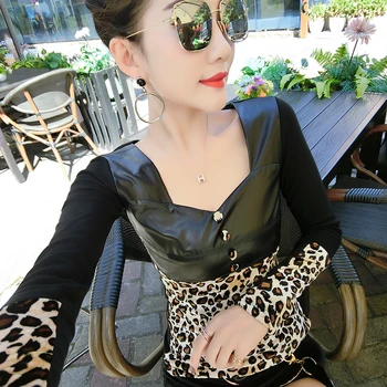 Sexy Patchwork PU Button Leopard Print Tshirt Women 2019 New Autumn Winter With Fleece Slim Tops Clothes Camiseta Mujer T99002
Sexy Patchwork PU Button Leopard Print Tshirt Women 2019 New Autumn Winter With Fleece Slim Tops Clothes Camiseta Mujer T99002