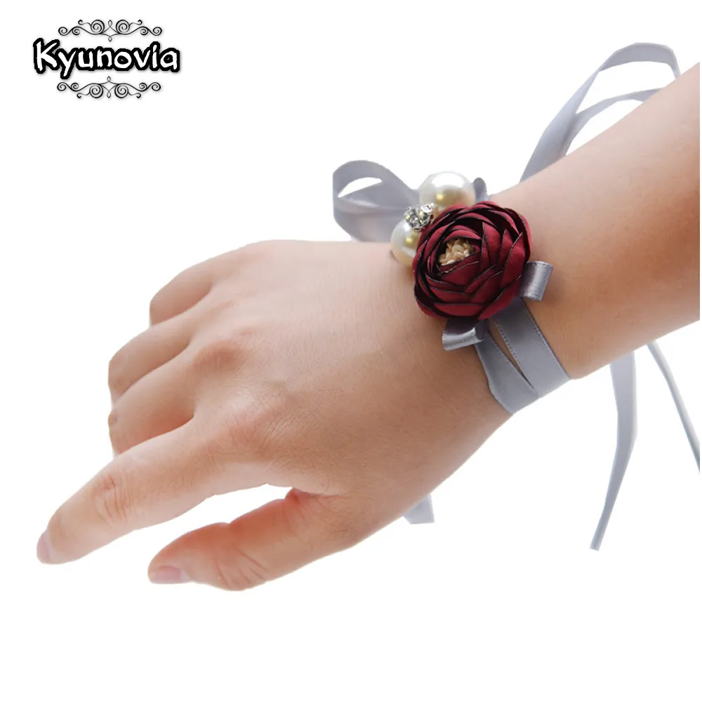 Kyunovia Silk Rose Flower Groom Boutonniere Bride Wrist Corsage Man Suit Brooch Women Hand Wedding Flowers Party Decoration D158
Kyunovia Silk Rose Flower Groom Boutonniere Bride Wrist Corsage Man Suit Brooch Women Hand Wedding Flowers Party Decoration D158
