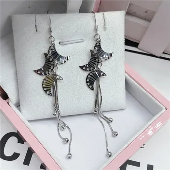2020 Hot Selling Studs Earrings Fashion Design Moon Dangle Personality Popular Shiny For Girl Earings Wedding Silver 925 Jewelry
2020 Hot Selling Studs Earrings Fashion Design Moon Dangle Personality Popular Shiny For Girl Earings Wedding Silver 925 Jewelry