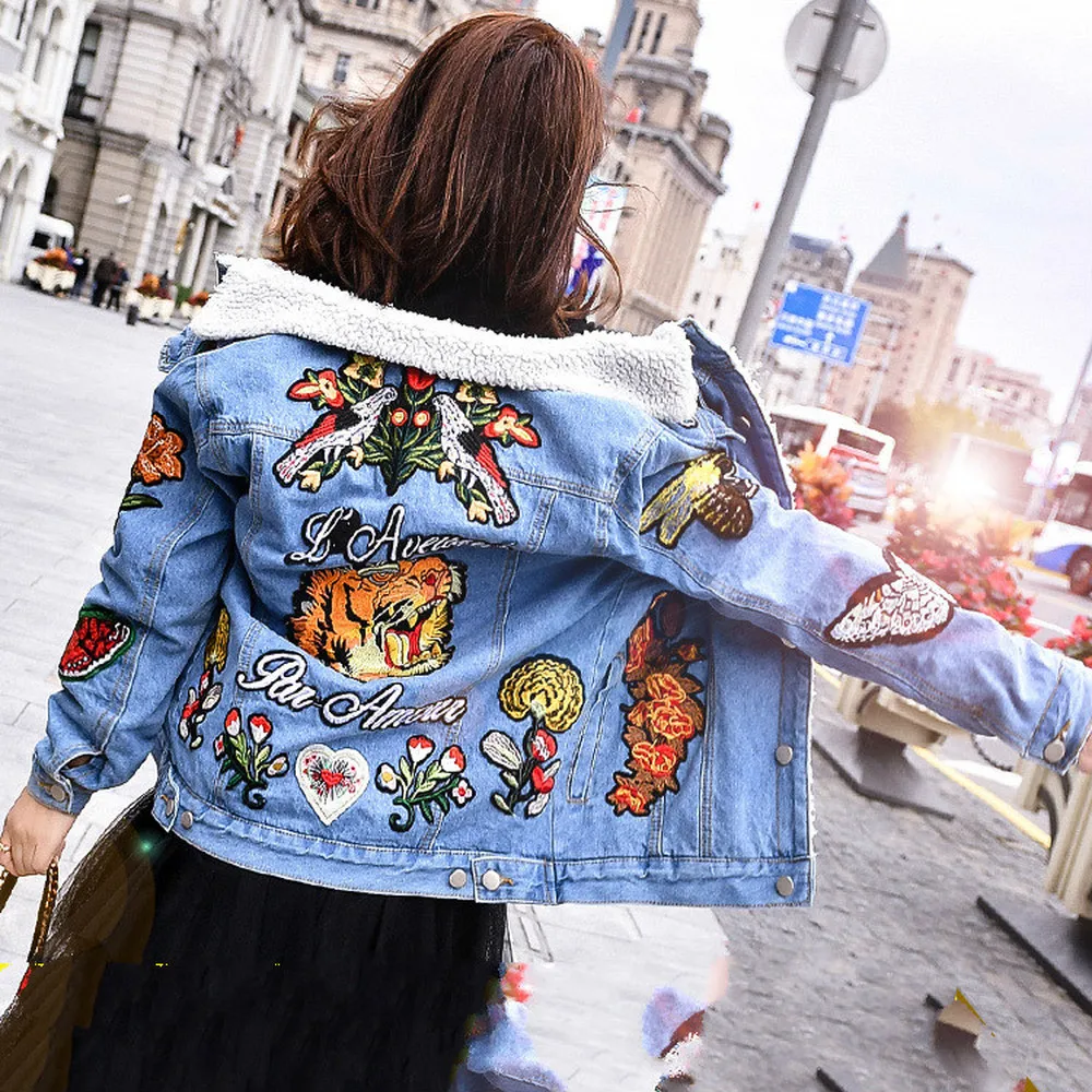 2022 Womens Denim Jeans Embroidery Lambwool Liner Coats Warm Winter Peacoats Motorcycle Outwear Black Blue Slim Fit 2022 New 
2022 Womens Denim Jeans Embroidery Lambwool Liner Coats Warm Winter Peacoats Motorcycle Outwear Black Blue Slim Fit 2022 New