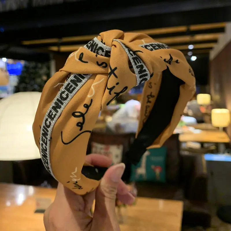黄色
