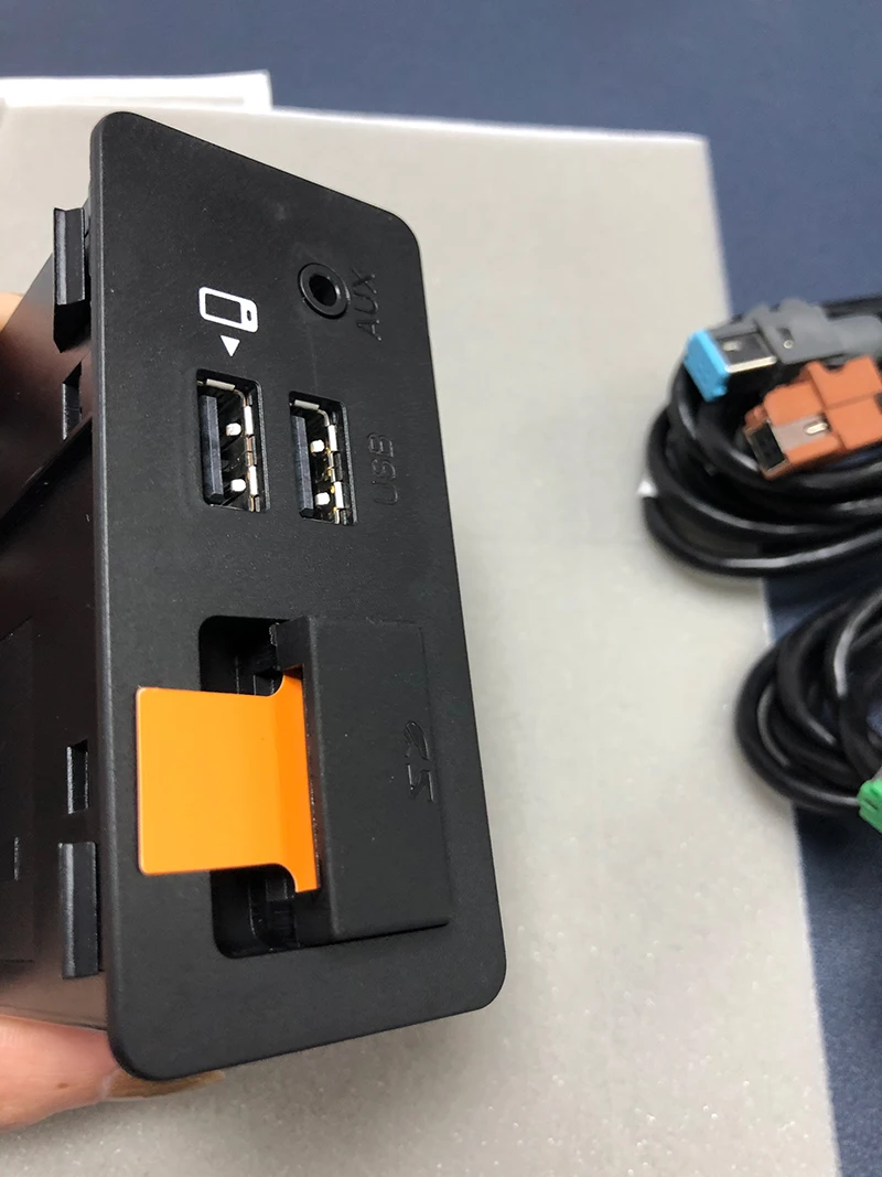 Apple Carplay & Android USB Port Hub for Mazda Aux Console Interface Module TK78 66 9U0C K1414 C922 V6 605A
Apple Carplay & Android USB Port Hub for Mazda Aux Console Interface Module TK78 66 9U0C K1414 C922 V6 605A