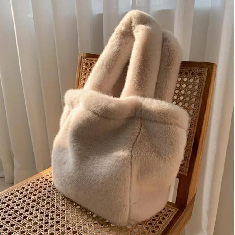 2020 New Lovely Soft Faux Fur Tote Korean Plush Top-handle Bags Ladies Women Fluffy Handbag Faux Rabbit Fur Shopping Bags
2020 New Lovely Soft Faux Fur Tote Korean Plush Top-handle Bags Ladies Women Fluffy Handbag Faux Rabbit Fur Shopping Bags