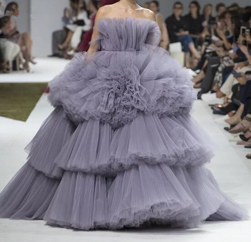 Chic Gray Lush Tiered Tulle Evening Dresses 2020 Trendy Ruched Ruffles Puffy Ball Gowns New Prom Gowns Off The Shoulder
Chic Gray Lush Tiered Tulle Evening Dresses 2020 Trendy Ruched Ruffles Puffy Ball Gowns New Prom Gowns Off The Shoulder