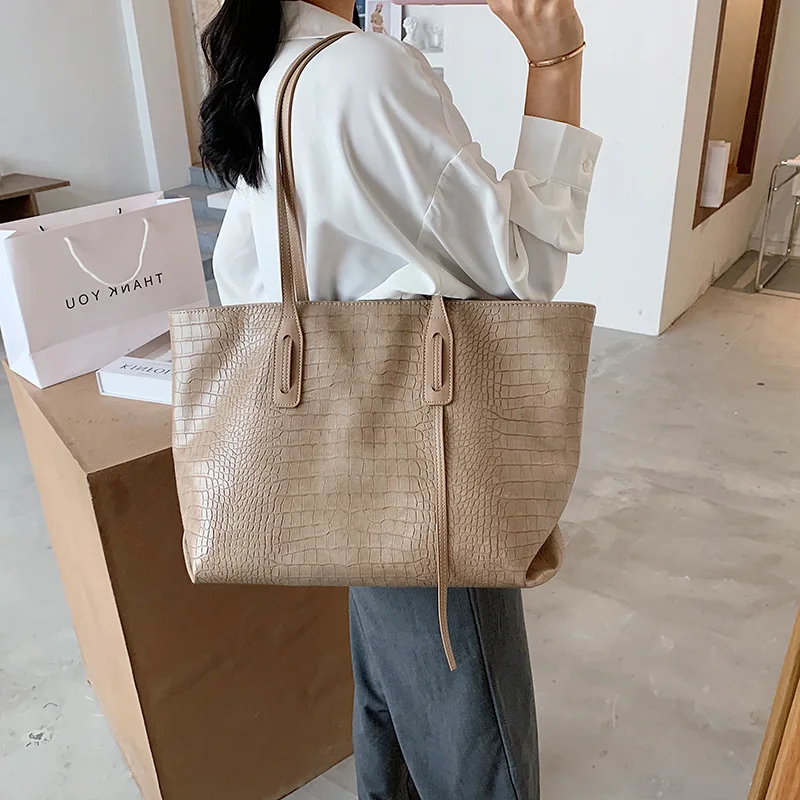 Large-capacity bag women's 2020 new fashion Korean version of the crocodile pattern one-shoulder tote bag
Large-capacity bag women's 2020 new fashion Korean version of the crocodile pattern one-shoulder tote bag
