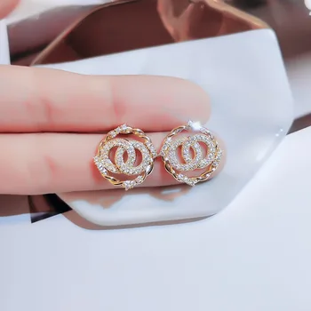 LATS 2020 Crystal Stud Earrings Luxury Shining Gold/Silver Color Round Rhinestone Earrings for Women Wedding Party Jewelry
LATS 2020 Crystal Stud Earrings Luxury Shining Gold/Silver Color Round Rhinestone Earrings for Women Wedding Party Jewelry