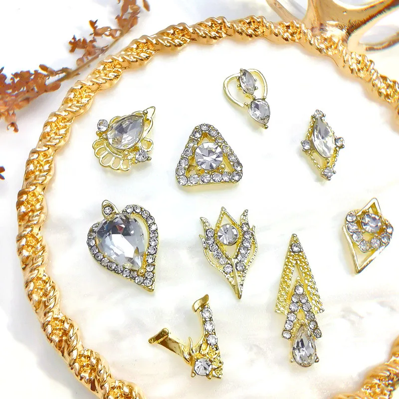 10Pcs/Pack 3D Nail Charms Heart/V Shape/Triangle/Rhombus Rhinestone Decorations Gold Alloy Diamond Nail Art Jewelry Accessories
10Pcs/Pack 3D Nail Charms Heart/V Shape/Triangle/Rhombus Rhinestone Decorations Gold Alloy Diamond Nail Art Jewelry Accessories