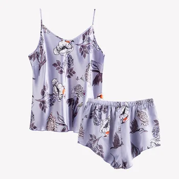 2020 New Silk Women's Pajamas Summer Sexy Underwear Thin Strap Flower Shorts Set Leisure Tops Women's Homewear Home Suit
2020 New Silk Women's Pajamas Summer Sexy Underwear Thin Strap Flower Shorts Set Leisure Tops Women's Homewear Home Suit