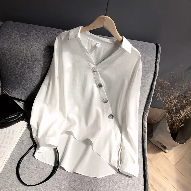 Spring new shopkeeper recommended models! Simple design shell decorative button shirt women 3323 Taochuan
Spring new shopkeeper recommended models! Simple design shell decorative button shirt women 3323 Taochuan