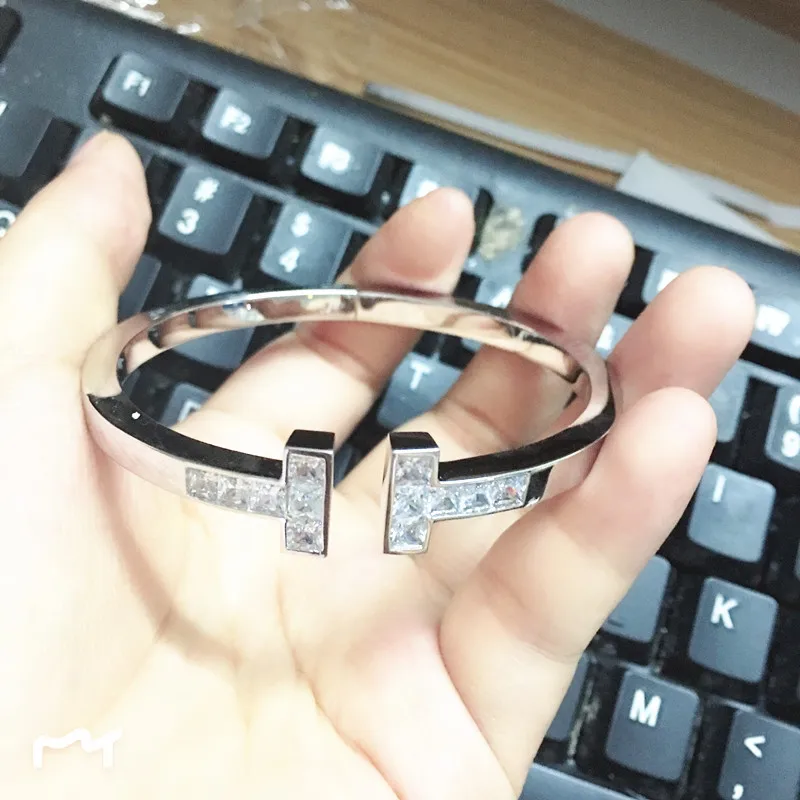 Hot Fashion Famous Brand Jewelry Heavy Metal Letter T Bracelet Spring Zircon Cuff Bangle Rose Gold Silver Gold Women Jewelry
Hot Fashion Famous Brand Jewelry Heavy Metal Letter T Bracelet Spring Zircon Cuff Bangle Rose Gold Silver Gold Women Jewelry