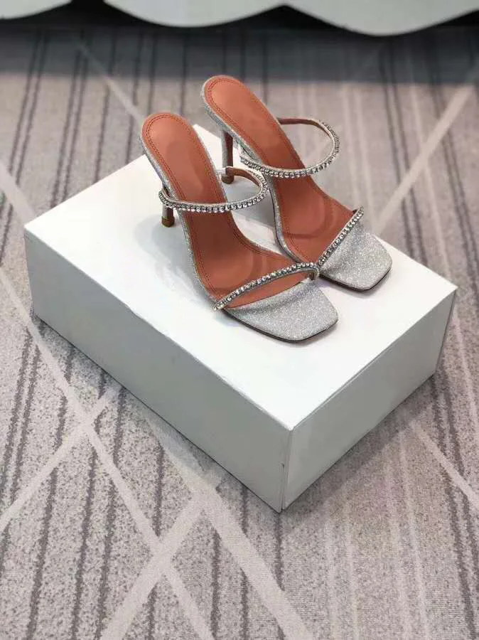 Woman New Release Gilda Crystal Mules Crystal Embellishments Open Toe Strap Slip-on Mid-heel Sandals Shoes
Woman New Release Gilda Crystal Mules Crystal Embellishments Open Toe Strap Slip-on Mid-heel Sandals Shoes