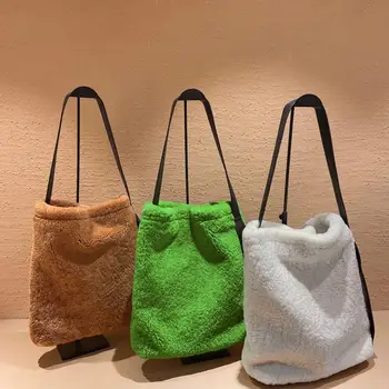 New high quality leather fashion trend personalized armpit bucket bag lamb hair with cowhide one shoulder portable women's bag
New high quality leather fashion trend personalized armpit bucket bag lamb hair with cowhide one shoulder portable women's bag