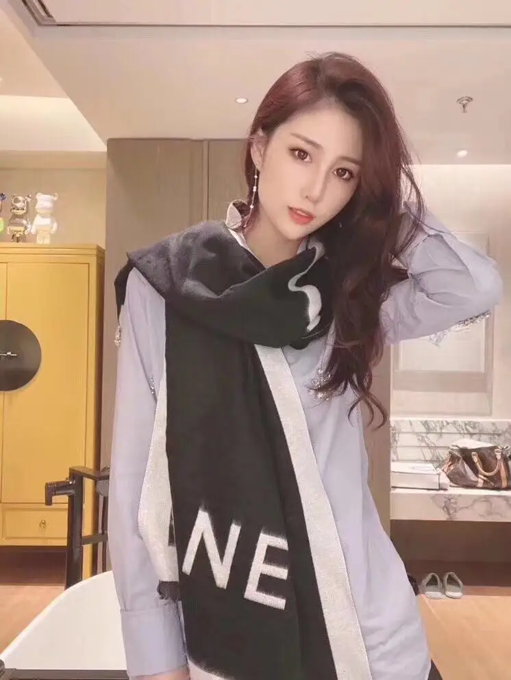 Autumn and winter luxury cashmere thickened long solid letter Scarf Shawl TM3070
Autumn and winter luxury cashmere thickened long solid letter Scarf Shawl TM3070