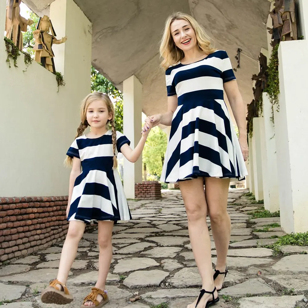Summer Family Look Mother Daughter Dresses Short-sleeved Striped Parent-child Dress Mommy and Me Clothes Mom and Baby Clothes
Summer Family Look Mother Daughter Dresses Short-sleeved Striped Parent-child Dress Mommy and Me Clothes Mom and Baby Clothes