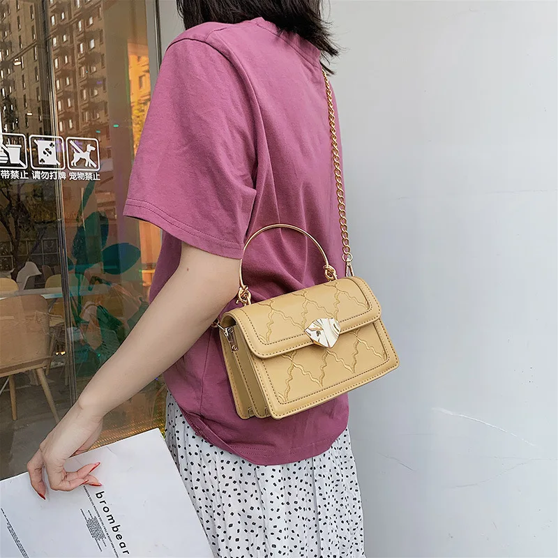 Small Bag Women's 2019 New Style Metal Leaf Spiraea Handbag Lock Square Sling Bag Chain Crossbody Bag 
Small Bag Women's 2019 New Style Metal Leaf Spiraea Handbag Lock Square Sling Bag Chain Crossbody Bag