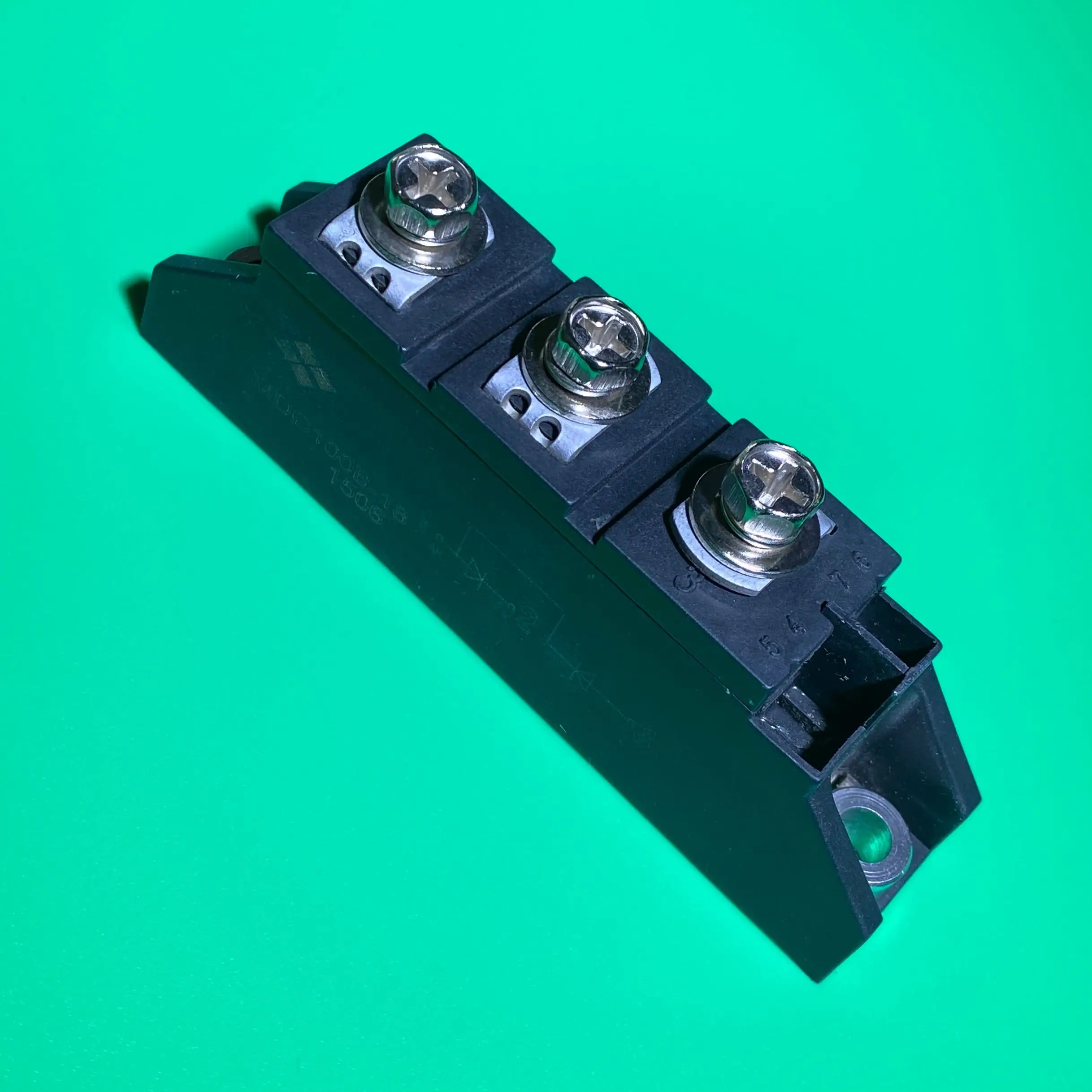 

MDC100B-18 IGBT MDC100 B-18 POWER DIODE MODULE MDC100 SERIES ARE DESIGNED FOR VARIOUS RECTIFIER CIRCUITS MDC1008-18 MDC 100B-18