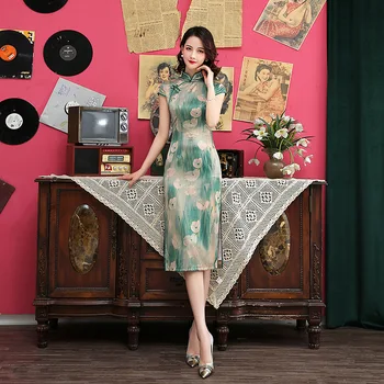 Vintage Short Ladies Printed Chinese Traditional Slim Qipao Classic Mandarin Collar Stage Show Elegant Female Cheongsam M-4XL
Vintage Short Ladies Printed Chinese Traditional Slim Qipao Classic Mandarin Collar Stage Show Elegant Female Cheongsam M-4XL