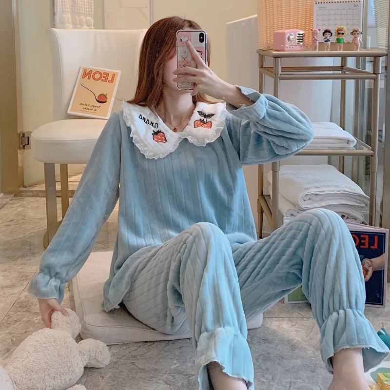 Coral Velvet Pajamas Women's Autumn & Winter Thick Cute Strawberry Flannel Set Students Sweet-Outer Wear Tracksuit 
Coral Velvet Pajamas Women's Autumn & Winter Thick Cute Strawberry Flannel Set Students Sweet-Outer Wear Tracksuit