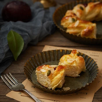 1pc Retor Serving Trays Antique Wrought Iron Storage Round Tray Dessert Fruit Cake Bread Plate Kitchen Table
1pc Retor Serving Trays Antique Wrought Iron Storage Round Tray Dessert Fruit Cake Bread Plate Kitchen Table