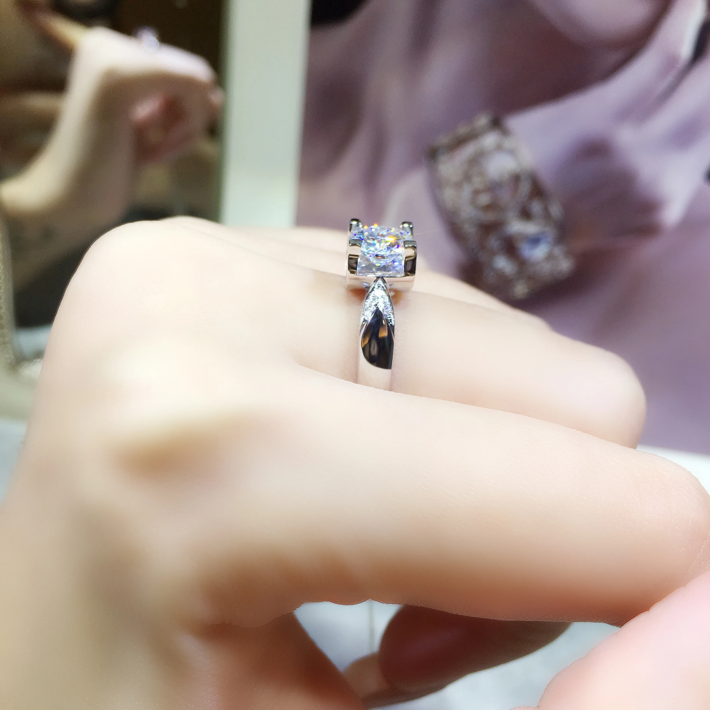 Кольцо женское из серебра с бриллиантовой огранкой 1 карат 2 карата 3