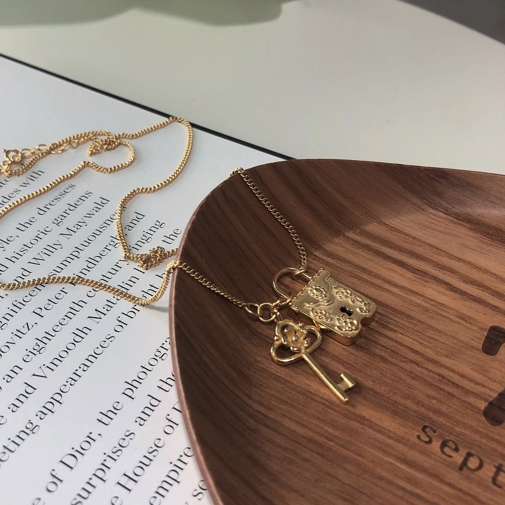 Authentic 925 Sterling Silver Delicate padlock necklace Industrial double pendants Choker Lock and Key Necklaces for Ladies 2019
Authentic 925 Sterling Silver Delicate padlock necklace Industrial double pendants Choker Lock and Key Necklaces for Ladies 2019