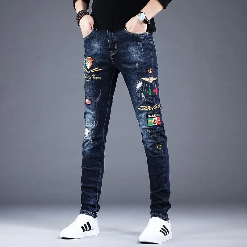 Korea Version Men’s Badge Jeans, High Quality Slim Stretch Ripped Jeans,Light Luxury Embroidery Jeans, Stylish Sexy Street Jeans
Korea Version Men’s Badge Jeans, High Quality Slim Stretch Ripped Jeans,Light Luxury Embroidery Jeans, Stylish Sexy Street Jeans