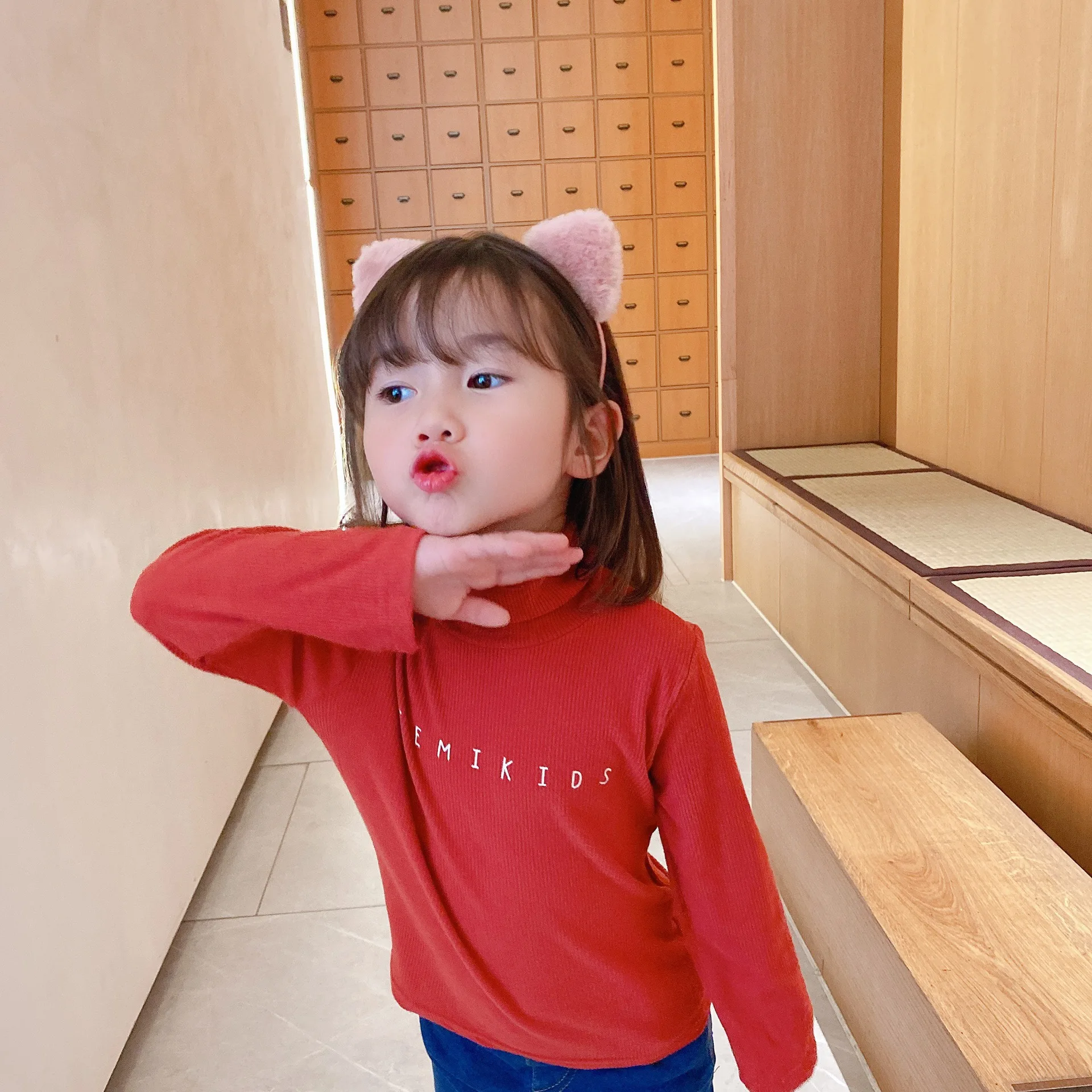 Girls Shirt 2020 Autumn and Winter New Children's Clothing Bottoming Shirt for Boys and Girls Basic Letter T Long Sleeves
Girls Shirt 2020 Autumn and Winter New Children's Clothing Bottoming Shirt for Boys and Girls Basic Letter T Long Sleeves