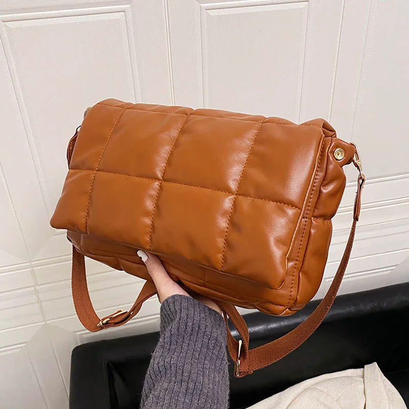 Brand Women Shoulder Bag 2021 Fashion Winter Messenger Bags Luxury Desinger Handbag Cotton Large Capacity Crossbody Shopping Bag
Brand Women Shoulder Bag 2021 Fashion Winter Messenger Bags Luxury Desinger Handbag Cotton Large Capacity Crossbody Shopping Bag