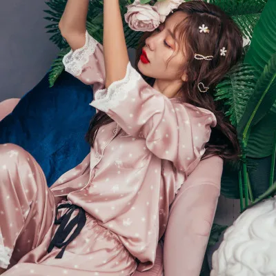 Spring New Crown Printing Lace Pajamas Womens Faux Silk 2-Piece Set Long Sleeves Luxury Sexy Clothes Loungewear Satin Sleepwear
Spring New Crown Printing Lace Pajamas Womens Faux Silk 2-Piece Set Long Sleeves Luxury Sexy Clothes Loungewear Satin Sleepwear