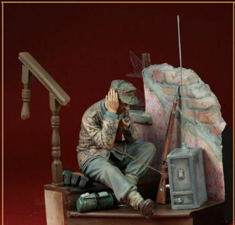 Unassambled 1/16 Man Sitting and talk with base Resin figure miniature model kits Unpainted
Unassambled 1/16 Man Sitting and talk with base Resin figure miniature model kits Unpainted
