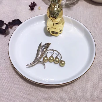 Vintage Design Simulation Pearl Bean Pod Wheat Shape Brooches for Women Party Dress Scarf Brooch Pins Jewelry Accessories
Vintage Design Simulation Pearl Bean Pod Wheat Shape Brooches for Women Party Dress Scarf Brooch Pins Jewelry Accessories