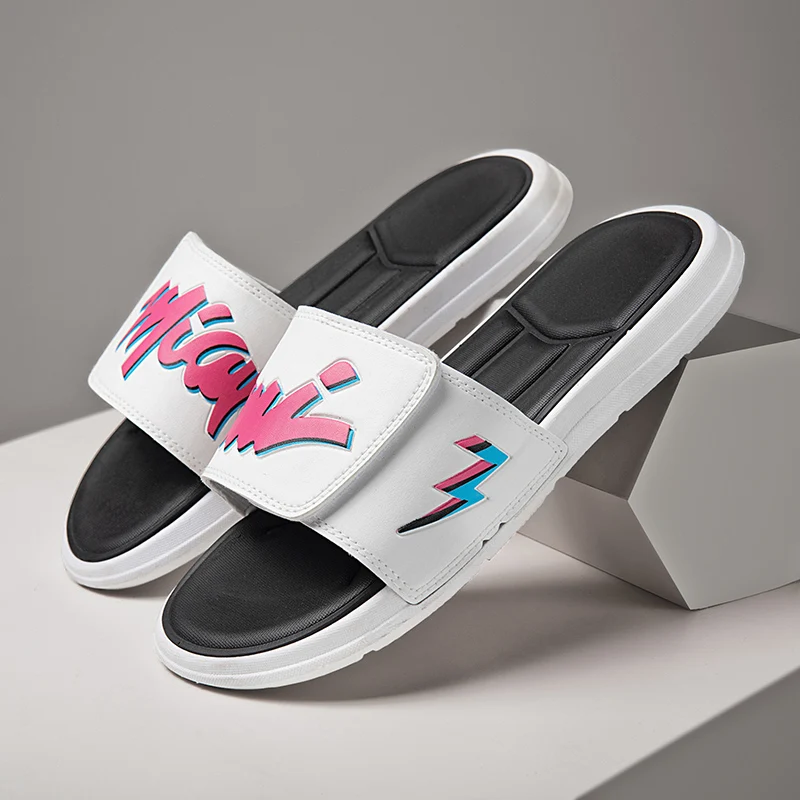2020 Summer New Home Slippers Men Slides Flip Flop Fashion Male Non-slip Shower Bathroom Couple Soft Sole Men Flip Flops 
2020 Summer New Home Slippers Men Slides Flip Flop Fashion Male Non-slip Shower Bathroom Couple Soft Sole Men Flip Flops