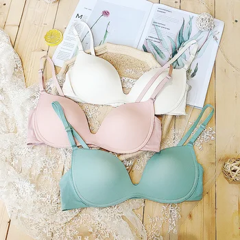 Simple triangle cup without steel ring bralette thin section comfortable lingerie seamless smooth bra basic summer underwear
Simple triangle cup without steel ring bralette thin section comfortable lingerie seamless smooth bra basic summer underwear