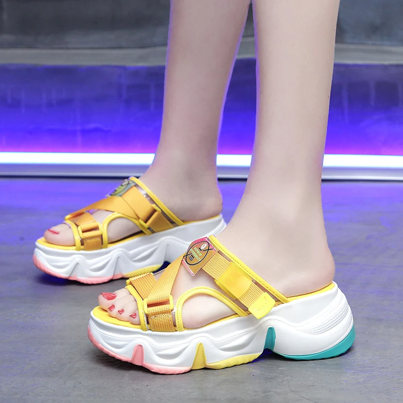 Rainbow Sole Platform Slippers Woman Open Toe Slides with Buckle 2020 Summer Sandals Women Candy Colors Beach Slippers
Rainbow Sole Platform Slippers Woman Open Toe Slides with Buckle 2020 Summer Sandals Women Candy Colors Beach Slippers
