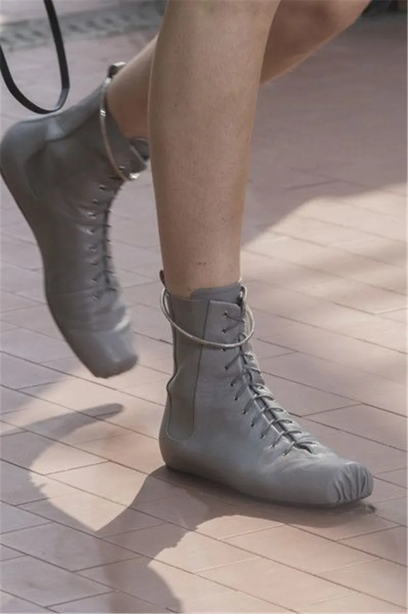 Women Autumn Winter Shoes Combat Boots Metal Ring Embellished Lace-up Leather Boots Square Head Flat Ankle Boots 2019 New Shoes
Women Autumn Winter Shoes Combat Boots Metal Ring Embellished Lace-up Leather Boots Square Head Flat Ankle Boots 2019 New Shoes