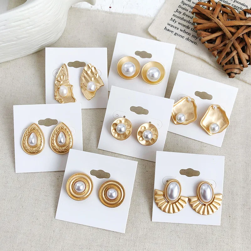 2019 New Design Elegant Matte Gold Pearl Clip On Earrings Round Irregular Ear Clips Without Piercing for Women Girl Jewelry Gift
2019 New Design Elegant Matte Gold Pearl Clip On Earrings Round Irregular Ear Clips Without Piercing for Women Girl Jewelry Gift