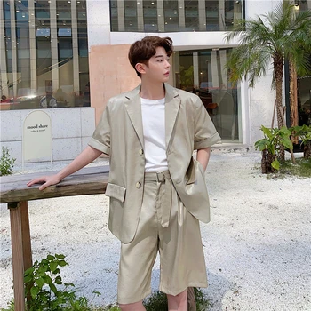 Men Summer 2 Pieces Suits Sets Shiny Short Sleeve Jacket Shorts Male Casual Retro Fashion Thin Suit Blazers Jacket 
Men Summer 2 Pieces Suits Sets Shiny Short Sleeve Jacket Shorts Male Casual Retro Fashion Thin Suit Blazers Jacket