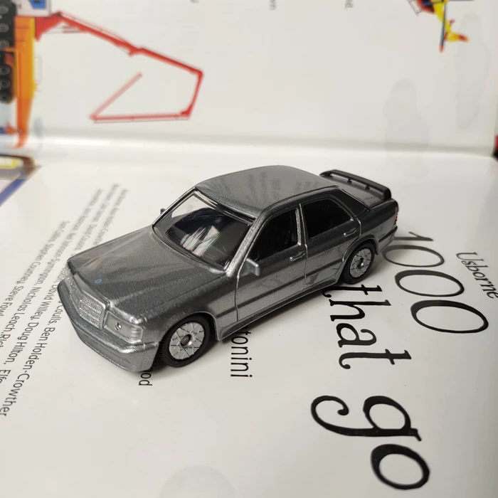 Новинка 1/43, специальная литейная металлическая немецкая Автомобильная мебель, коллекционные игрушки для детей
Новинка 1/43, специальная литейная металлическая немецкая Автомобильная мебель, коллекционные игрушки для детей
