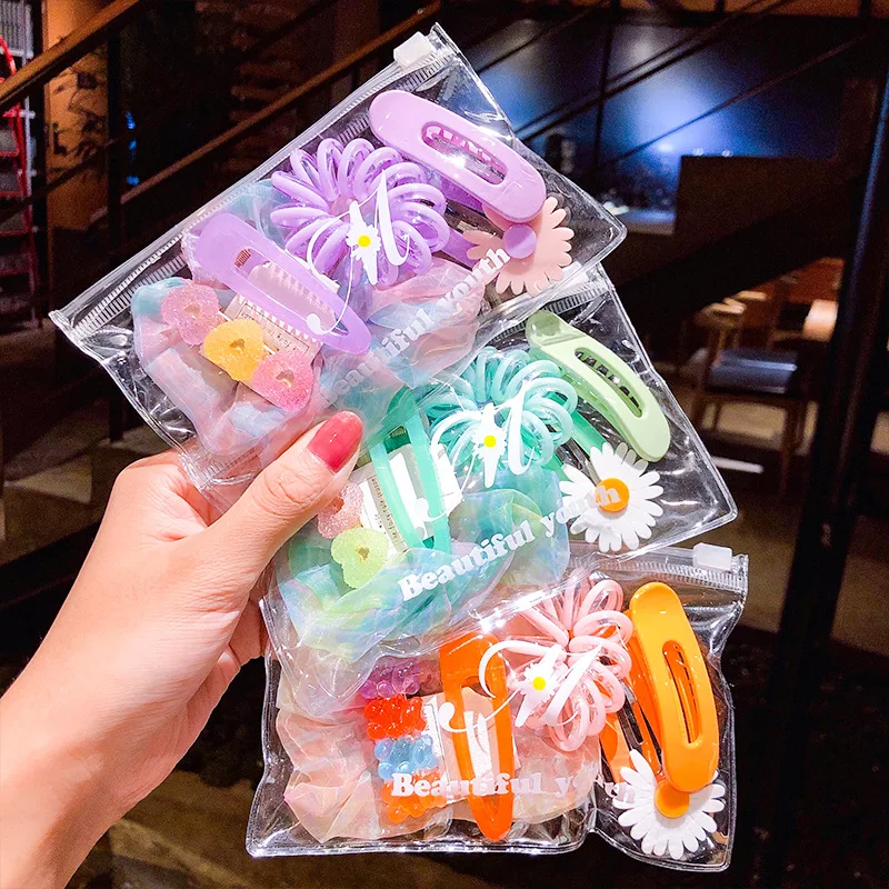 4Clips+2Rope=6Pcs/Bag Women Hair Accessories Set Daisy Elasticity Hair Rope Headdress Fresh Simple Girl Fashion Hair Accessories
4Clips+2Rope=6Pcs/Bag Women Hair Accessories Set Daisy Elasticity Hair Rope Headdress Fresh Simple Girl Fashion Hair Accessories