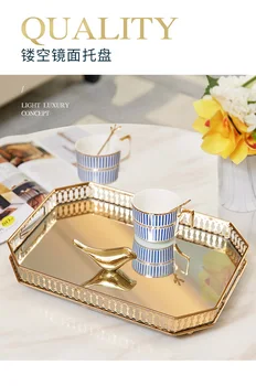 Chujian European light luxury metal tray storage home soft decoration diamond hollow mirror tray
Chujian European light luxury metal tray storage home soft decoration diamond hollow mirror tray