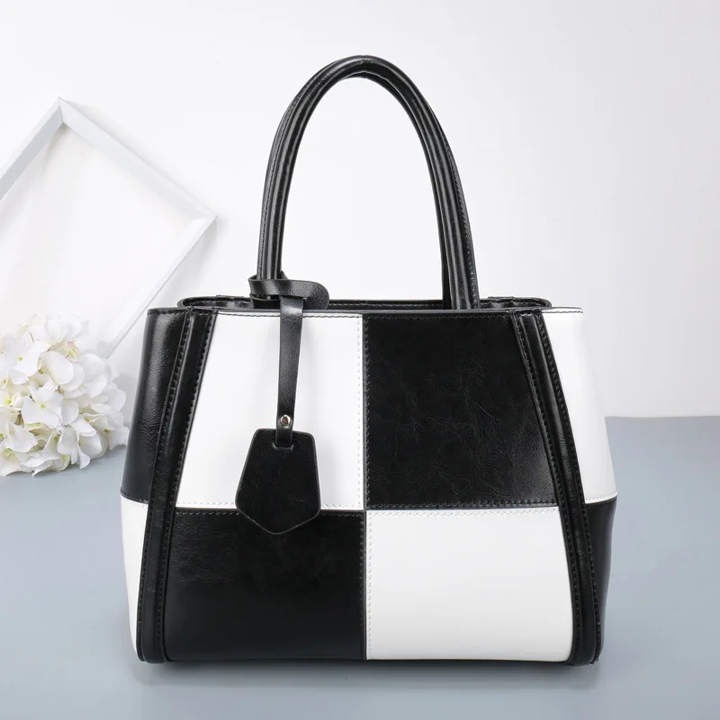 2019 New Women's Handbags European and American Fashion Shoulder Cross Bag Black and White Contrast Leather Bags
2019 New Women's Handbags European and American Fashion Shoulder Cross Bag Black and White Contrast Leather Bags