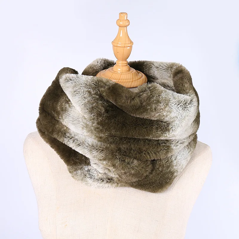 The new 2019 European and American high-end rabbit hair fake fur collar scarf wind warm green artificial scarf
The new 2019 European and American high-end rabbit hair fake fur collar scarf wind warm green artificial scarf