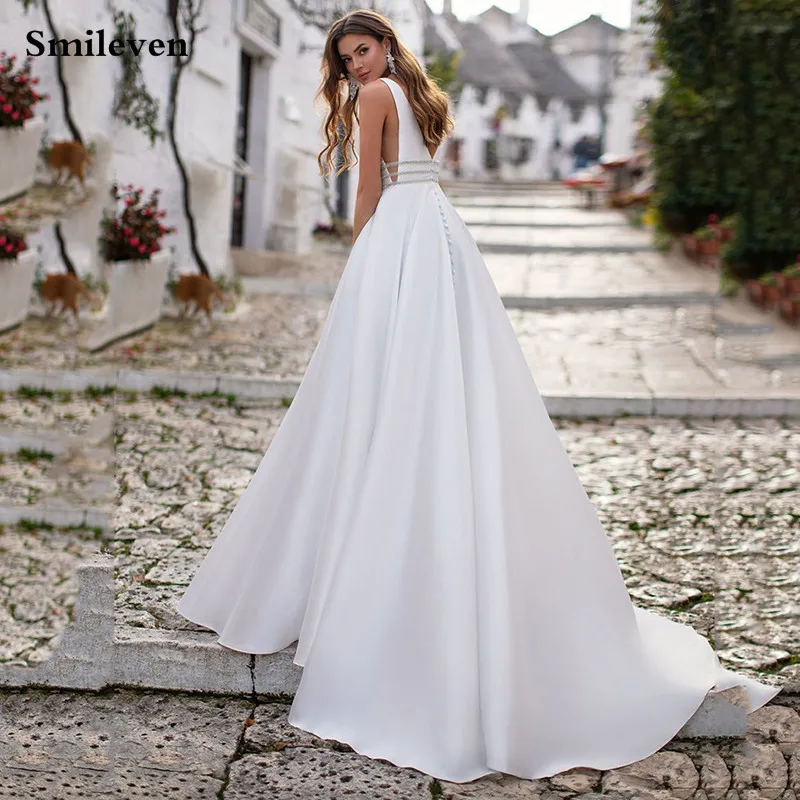 Smileven Wedding Dresses 2020 Sexy V Neck Open Back Crystal Satin Bridal Dress Beach Wedding Gowns Custom Made Robe De Mariee
Smileven Wedding Dresses 2020 Sexy V Neck Open Back Crystal Satin Bridal Dress Beach Wedding Gowns Custom Made Robe De Mariee